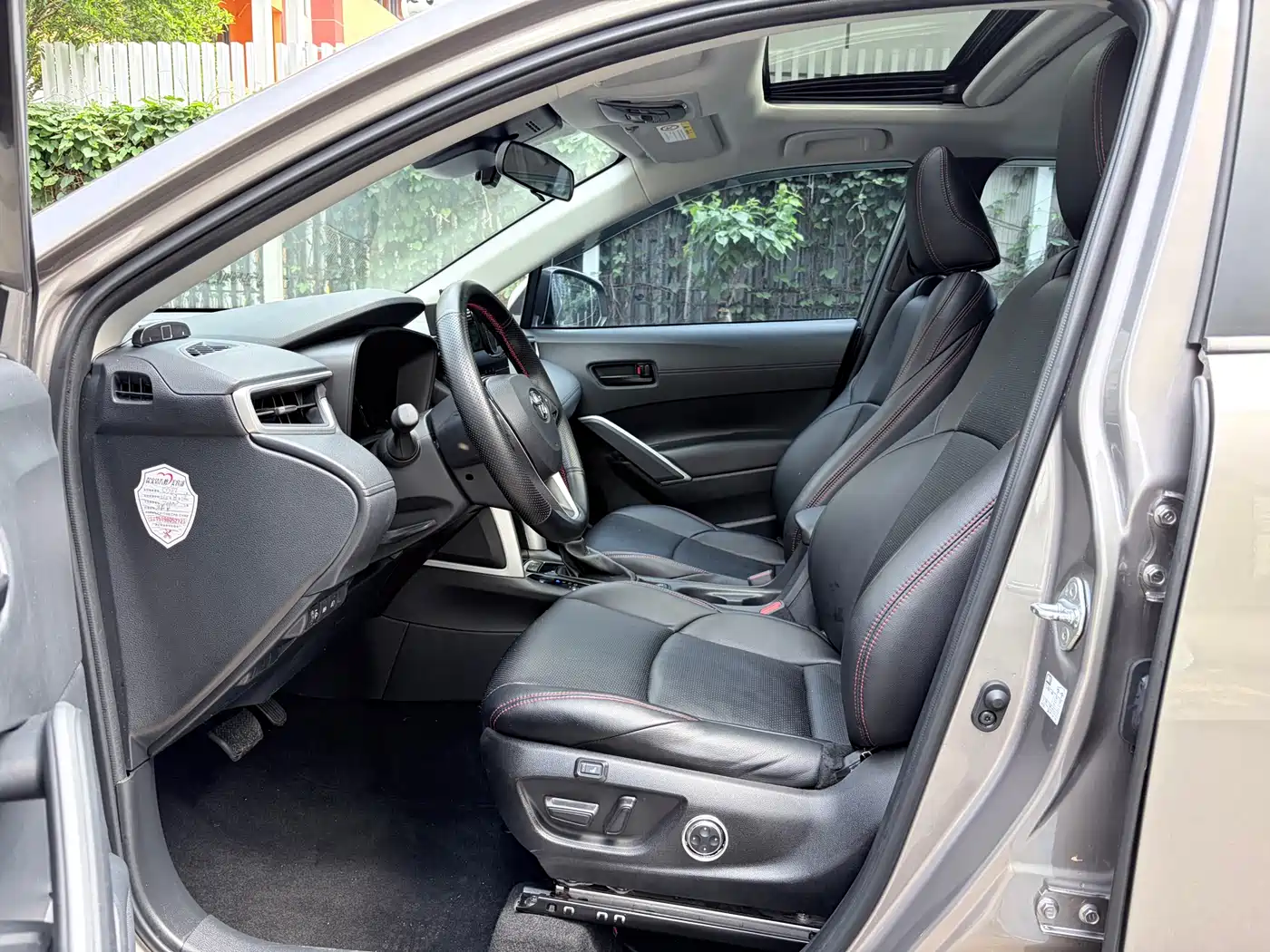 Toyota Frontlander 2023 2.0L CVT Leading Edition фото 11