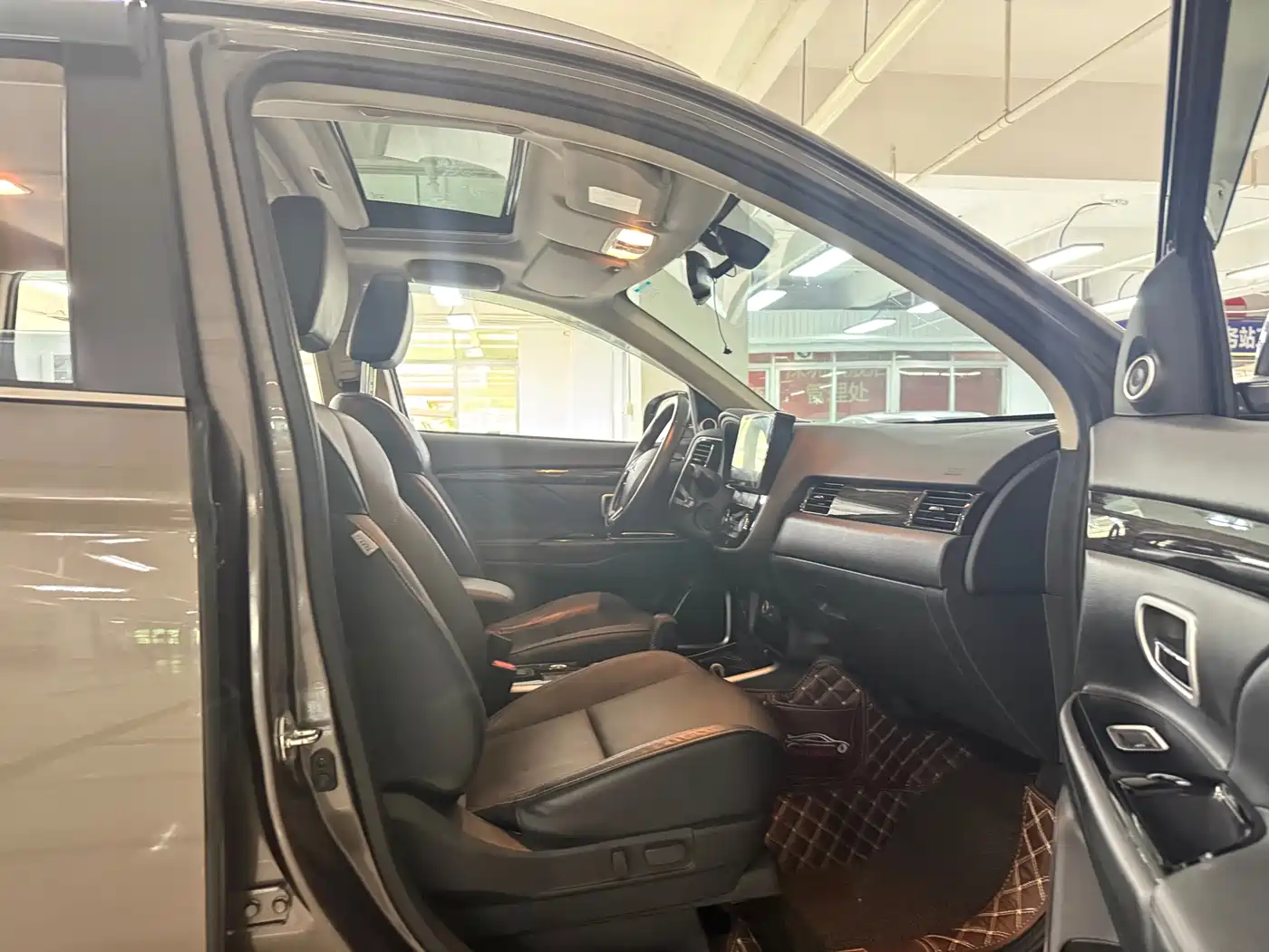 Mitsubishi Outlander 2019 2.4L 4WD Deluxe Edition 7-Seater China VI фото 8