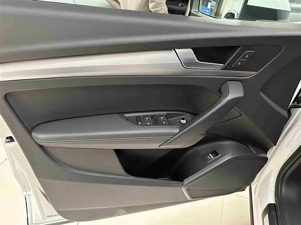 Audi Q5L 2022 40T Luxury Dynamic фото 5