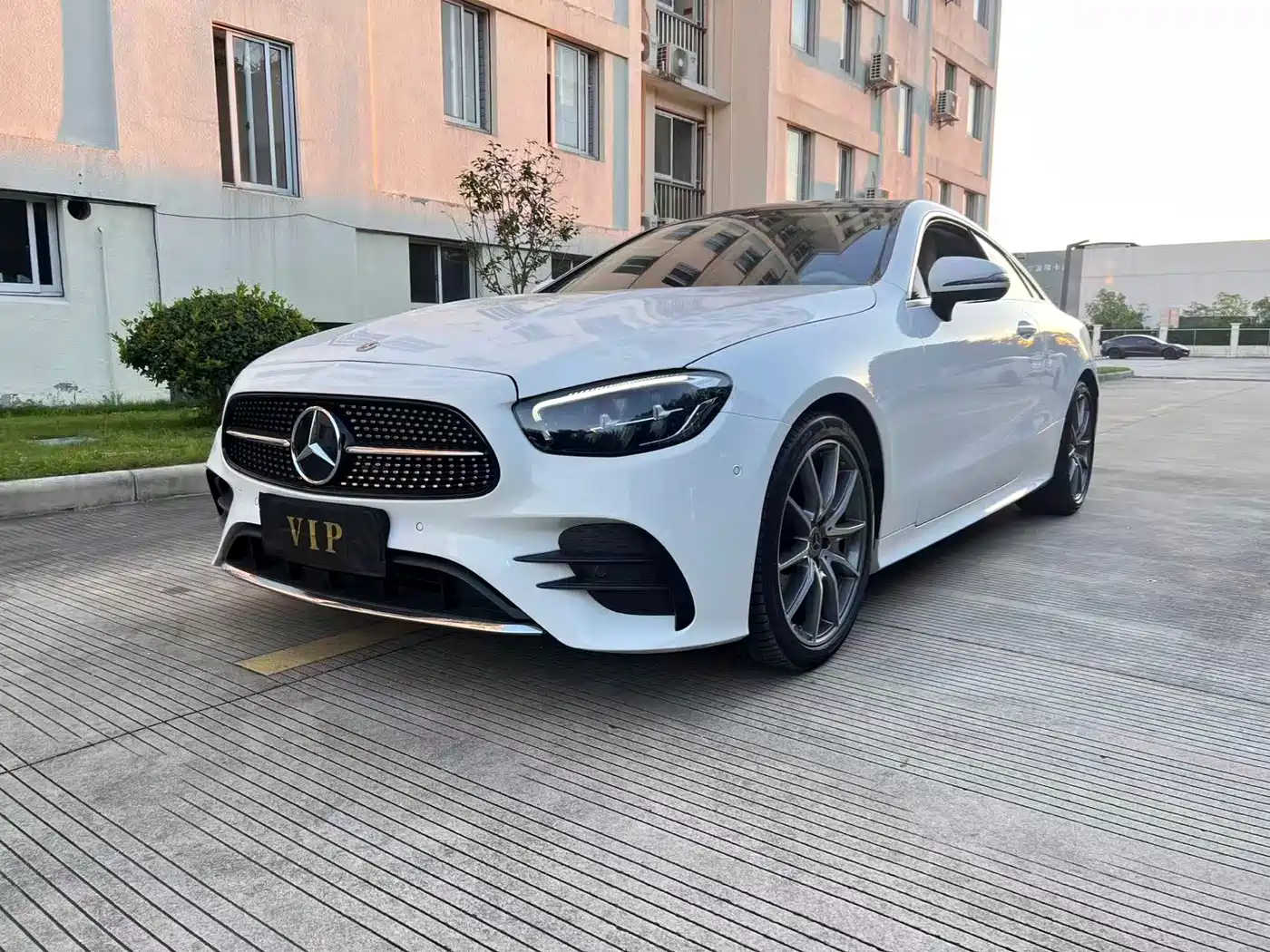 MERCEDES-BENZ E-CLASS (IMPORTED)
