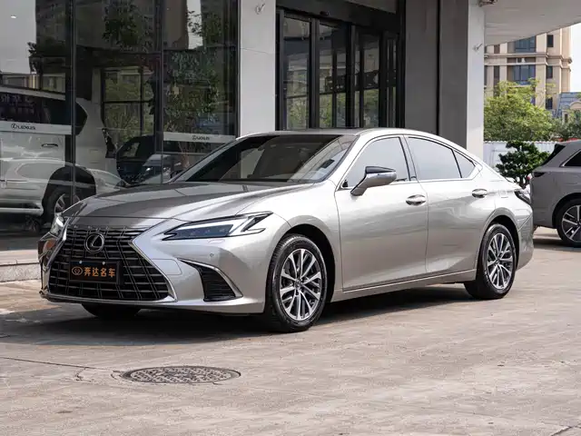 Lexus ES 2025 300h Ultimate Edition — фото 1