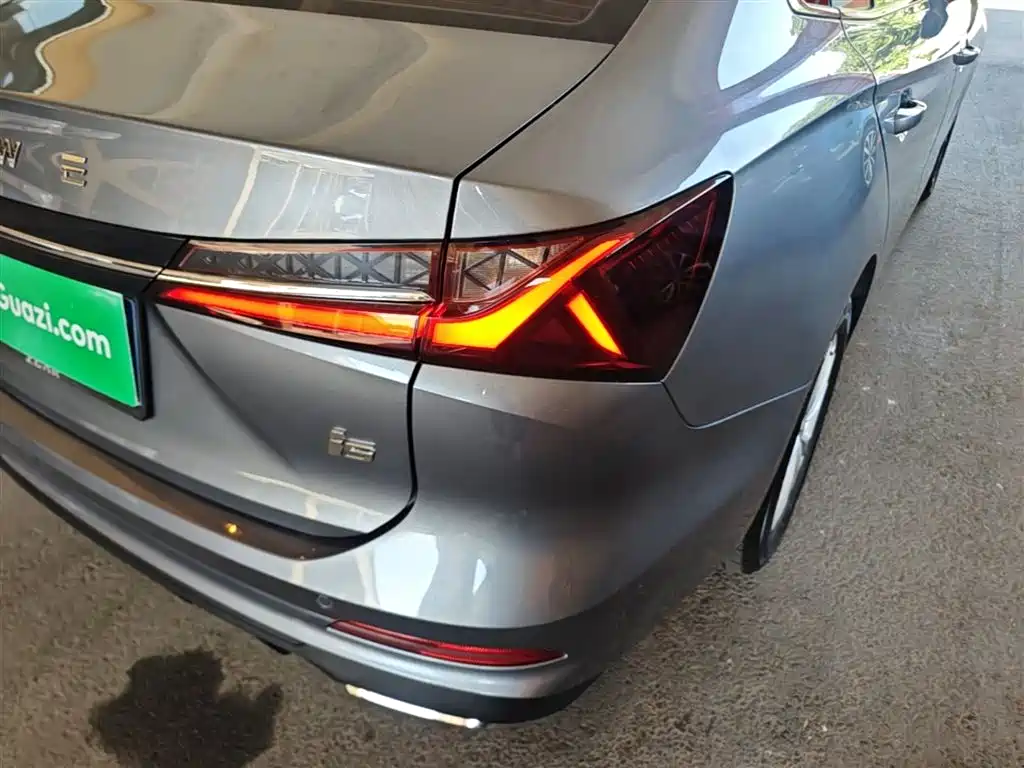 Фото 8 - Roewe i5