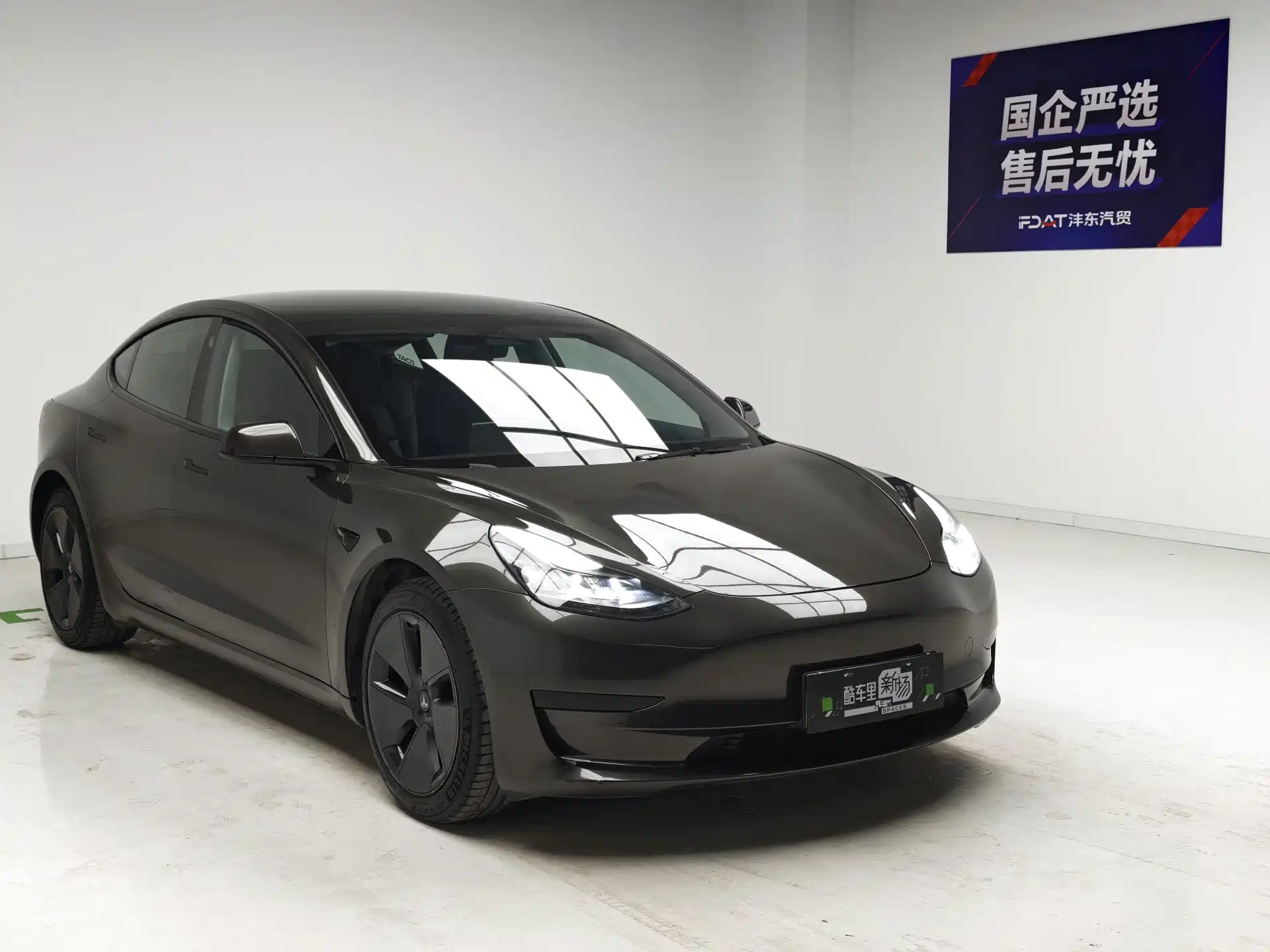Фото 3 - Tesla Model 3