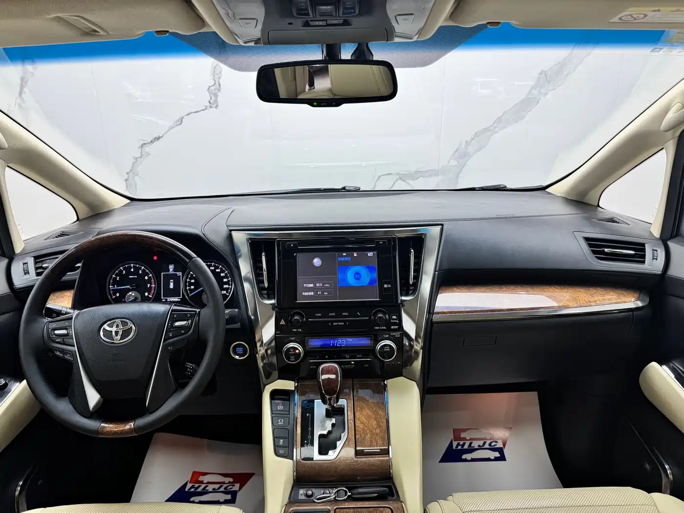 Toyota Alphard 2015 3.5L Premium Edition фото 9