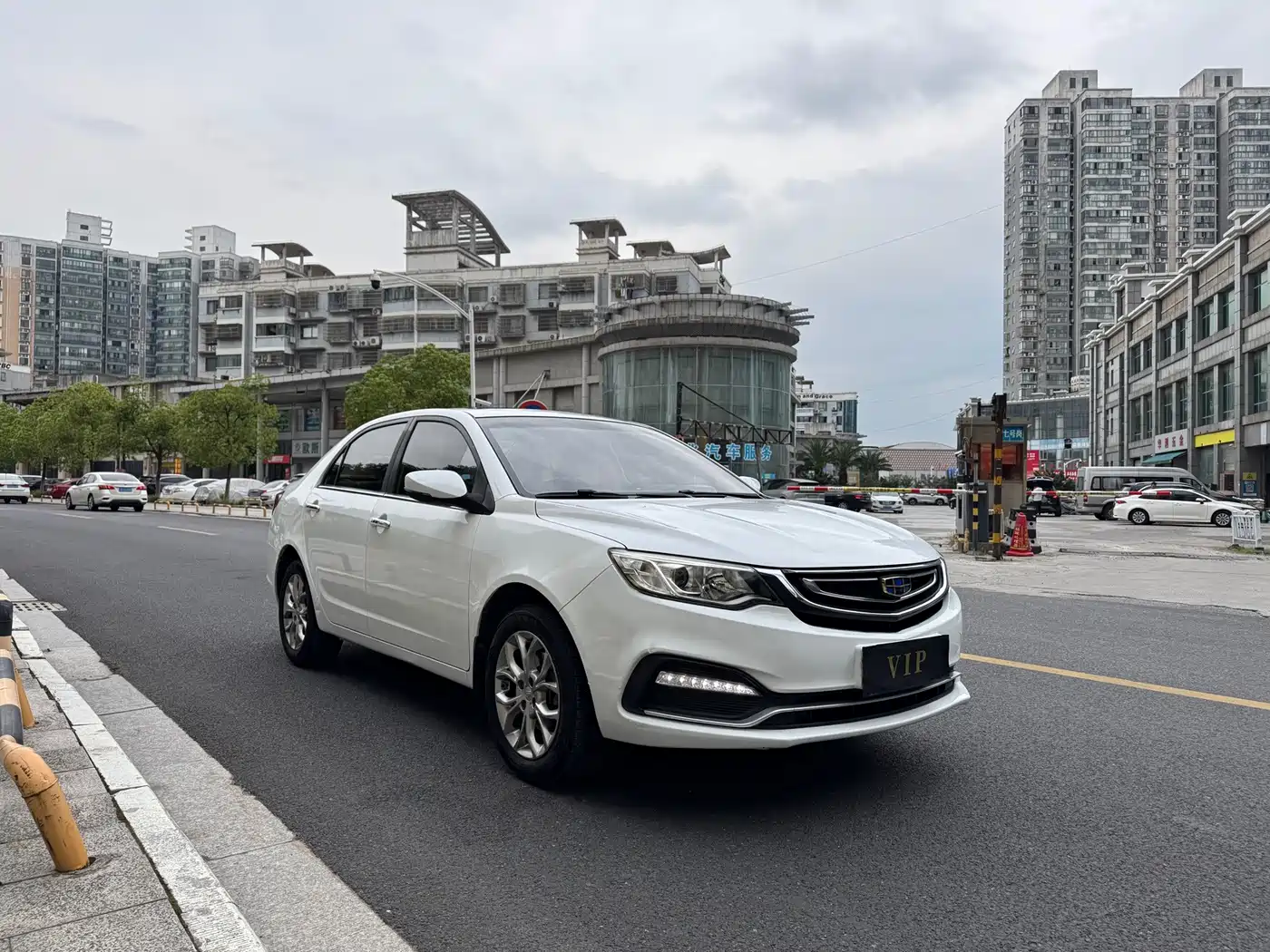 Фото 3 - Geely Vision