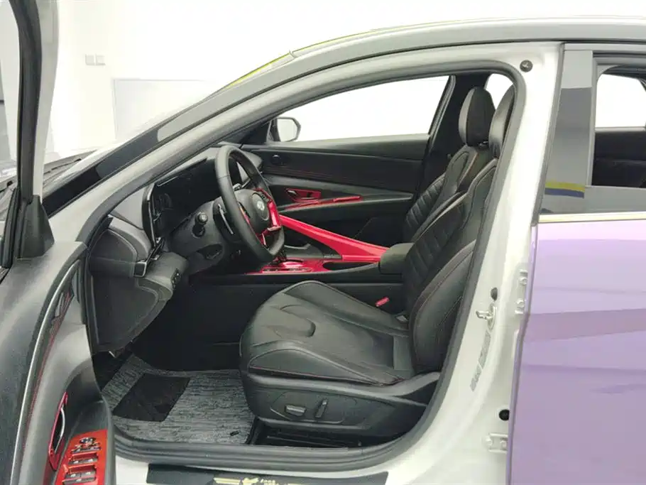 Hyundai Elantra 2022 240TGDi DCT LUX Premium Edition фото 9