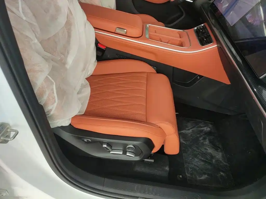 Nezha Auto Nezha L 2026 2024 Extended Range 310 Flash Charge Red Edition