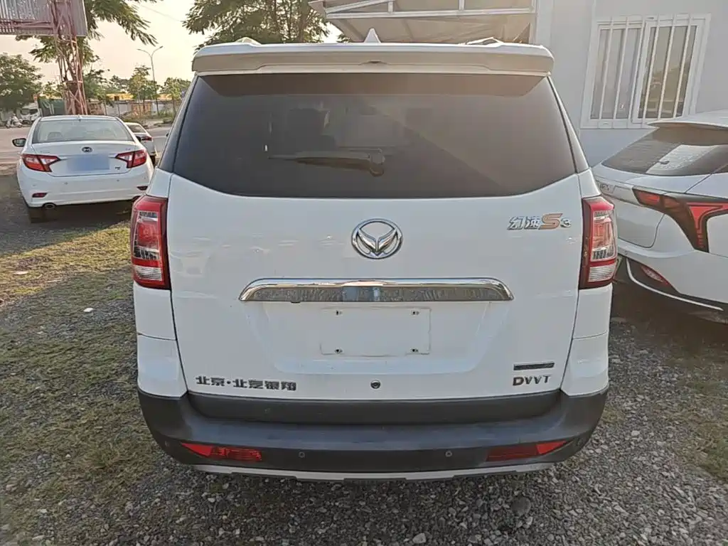 BAIC Huansu S3 2017 2017 1.5L Manual Luxury