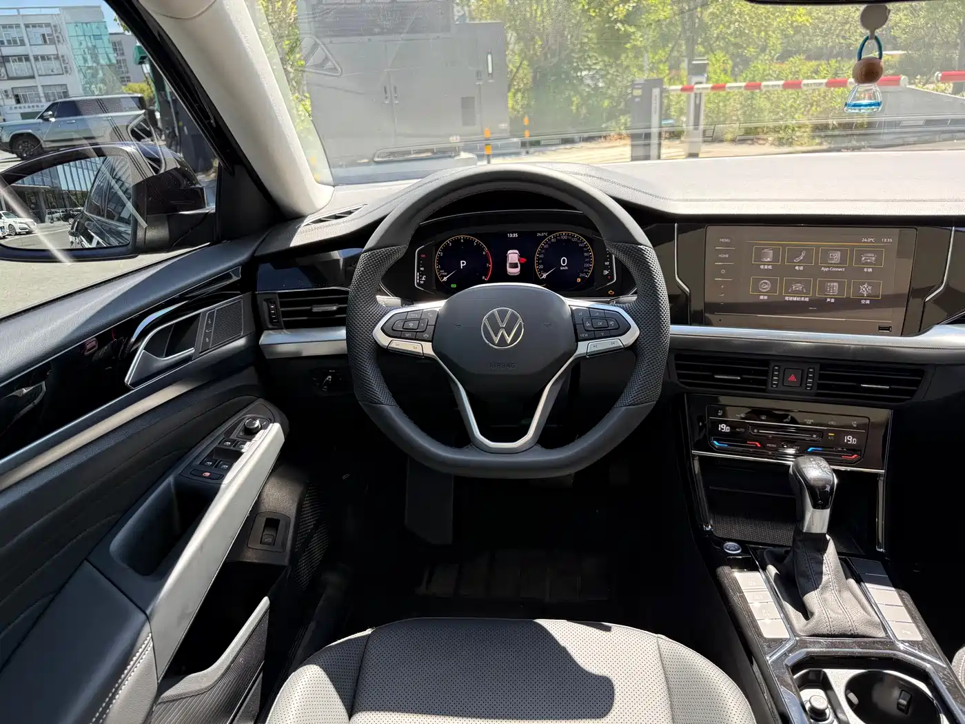 Volkswagen Passat 2024 380TSI Starlight Luxury Edition фото 11