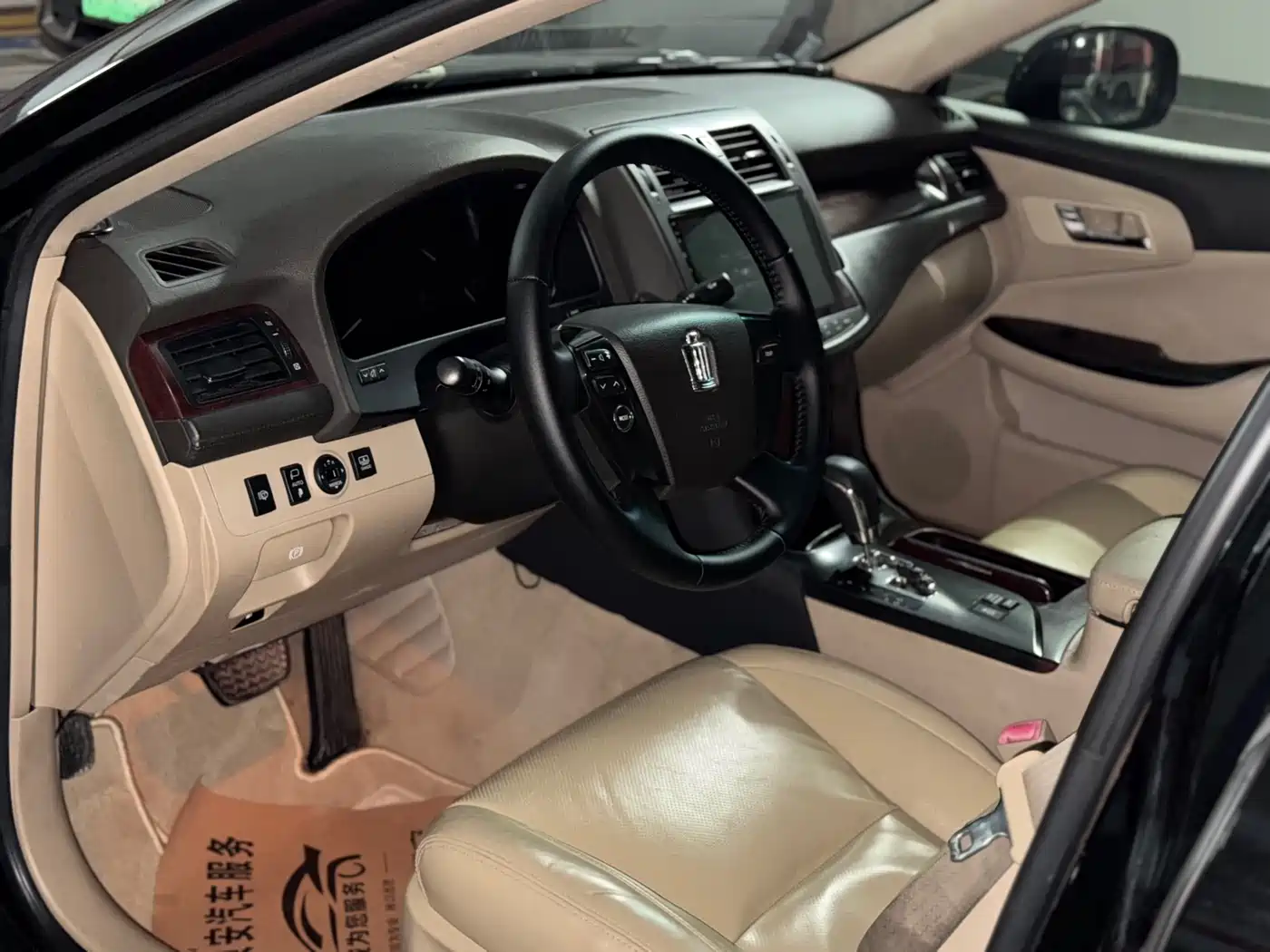 Toyota Crown 2010 2.5L Royal Leather Navigation Edition фото 4