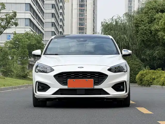 Ford Focus 2021 Sedan EcoBoost 180 Auto ST Line — фото 2