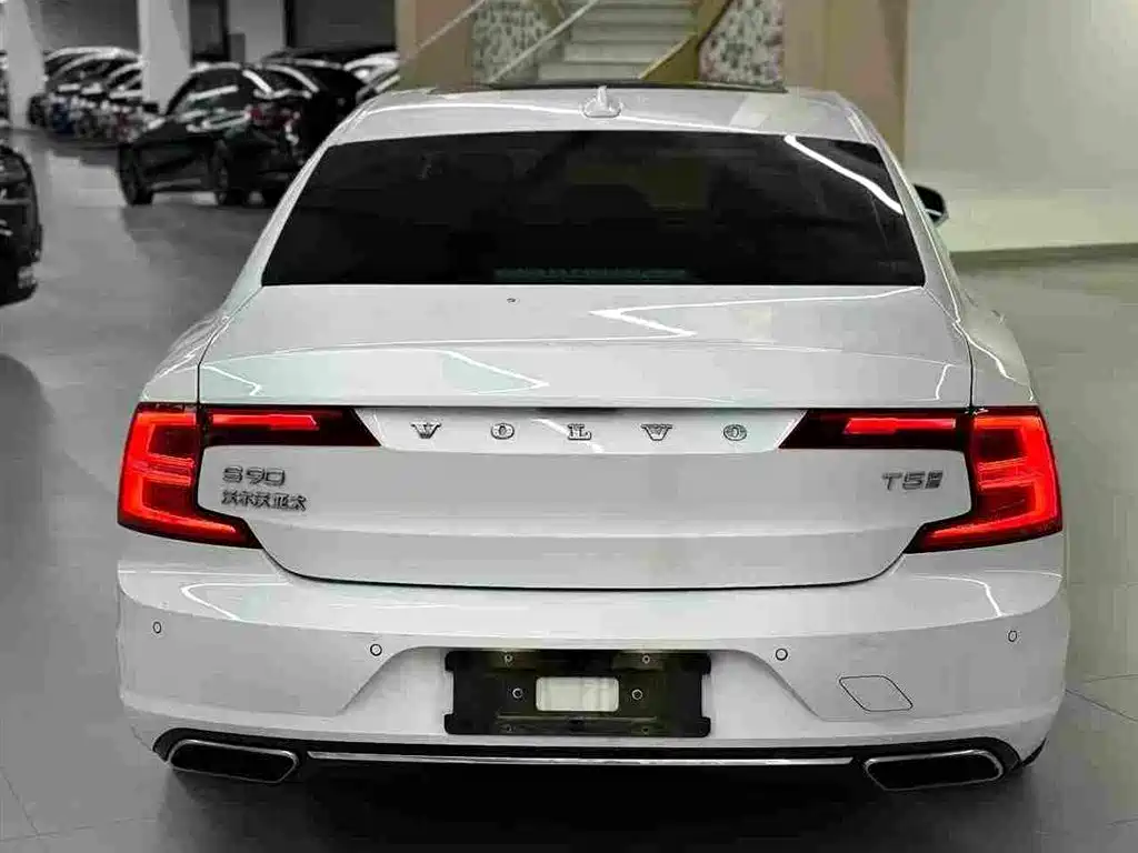 Фото 8 - Volvo S90