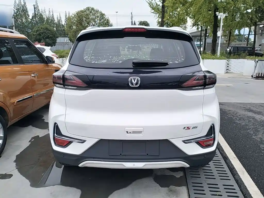 Фото 4 - Changan CS15