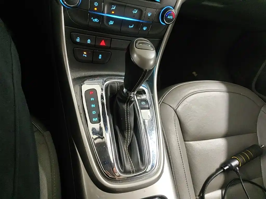 Chevrolet Malibu 2014 2.0L Automatic Luxury фото 14
