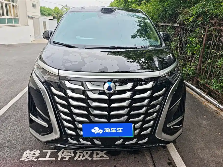 Denza D9 2025 DM-i Smart Drive Edition 1020 AWD Prestige фото 2