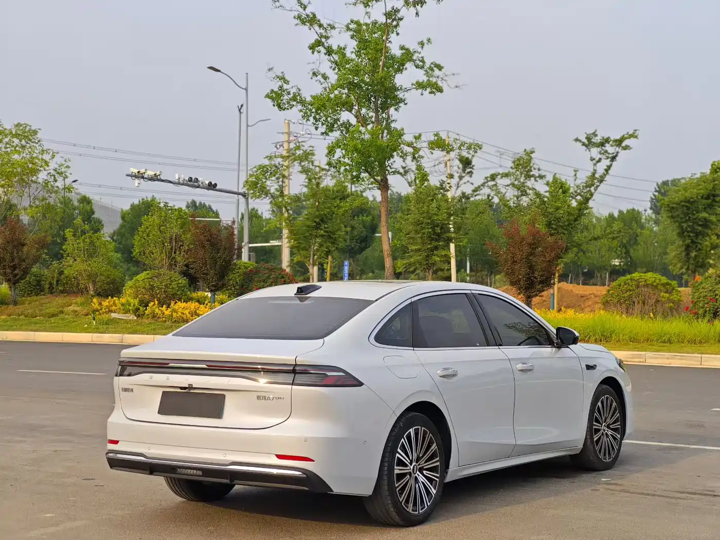 Geely Galaxy Galaxy A7 2025 EM-i 150km Long Voyage Edition фото 7