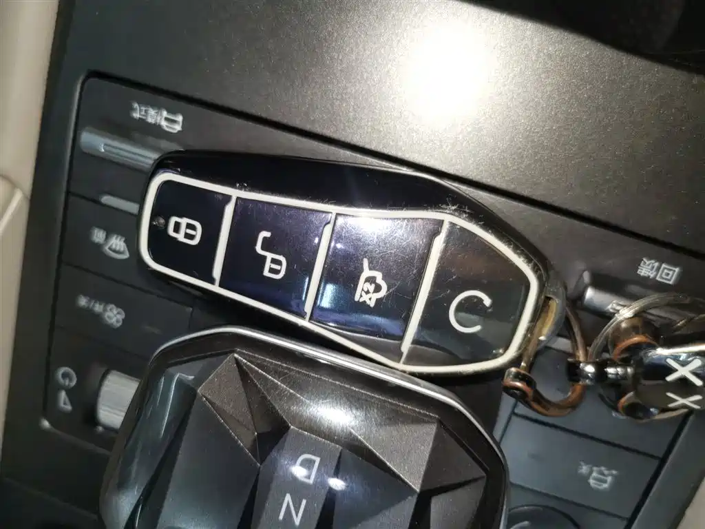 BYD Yuan UP 2024 401KM Leading Edition фото 18