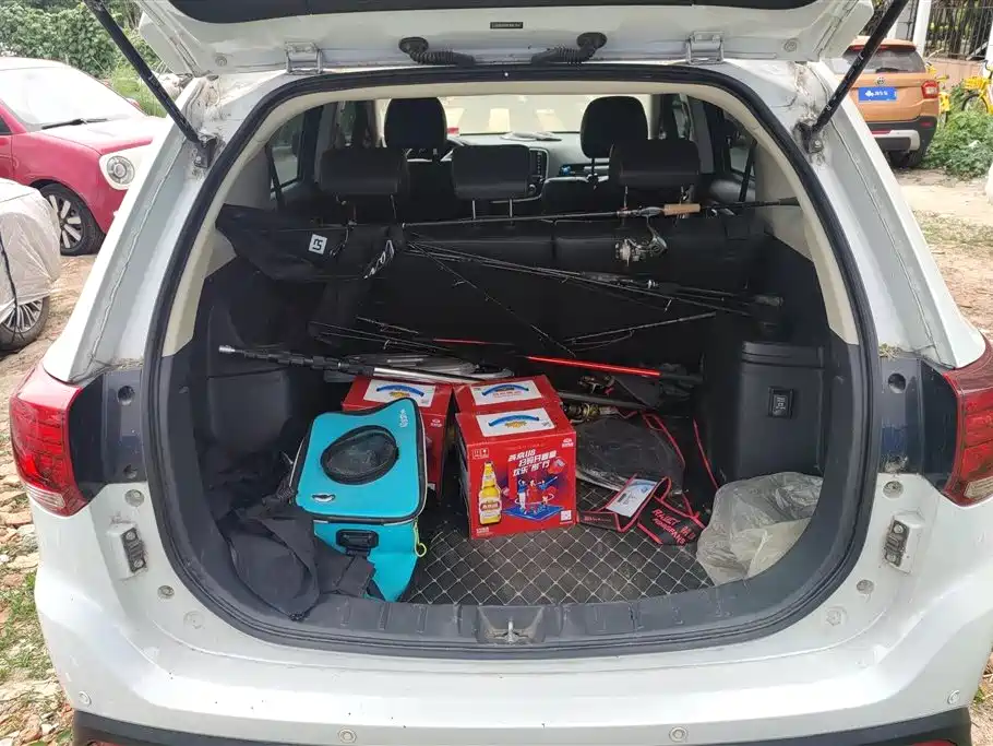 MITSUBISHI OUTLANDER