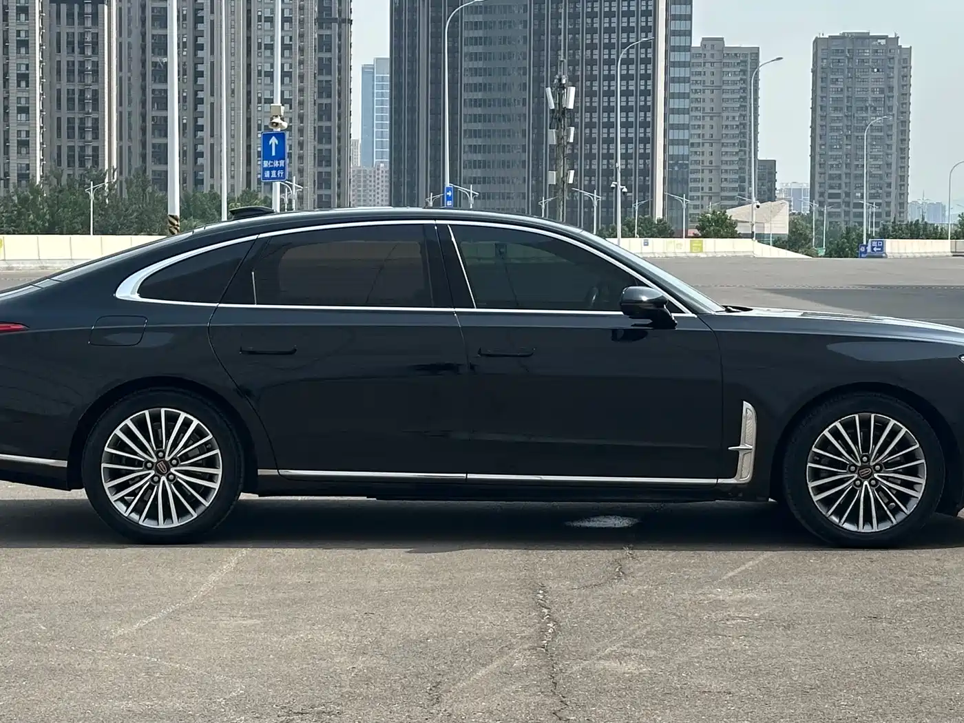 Hongqi H9 2022 2.0T Smart Connect Flag Smooth Edition фото 4