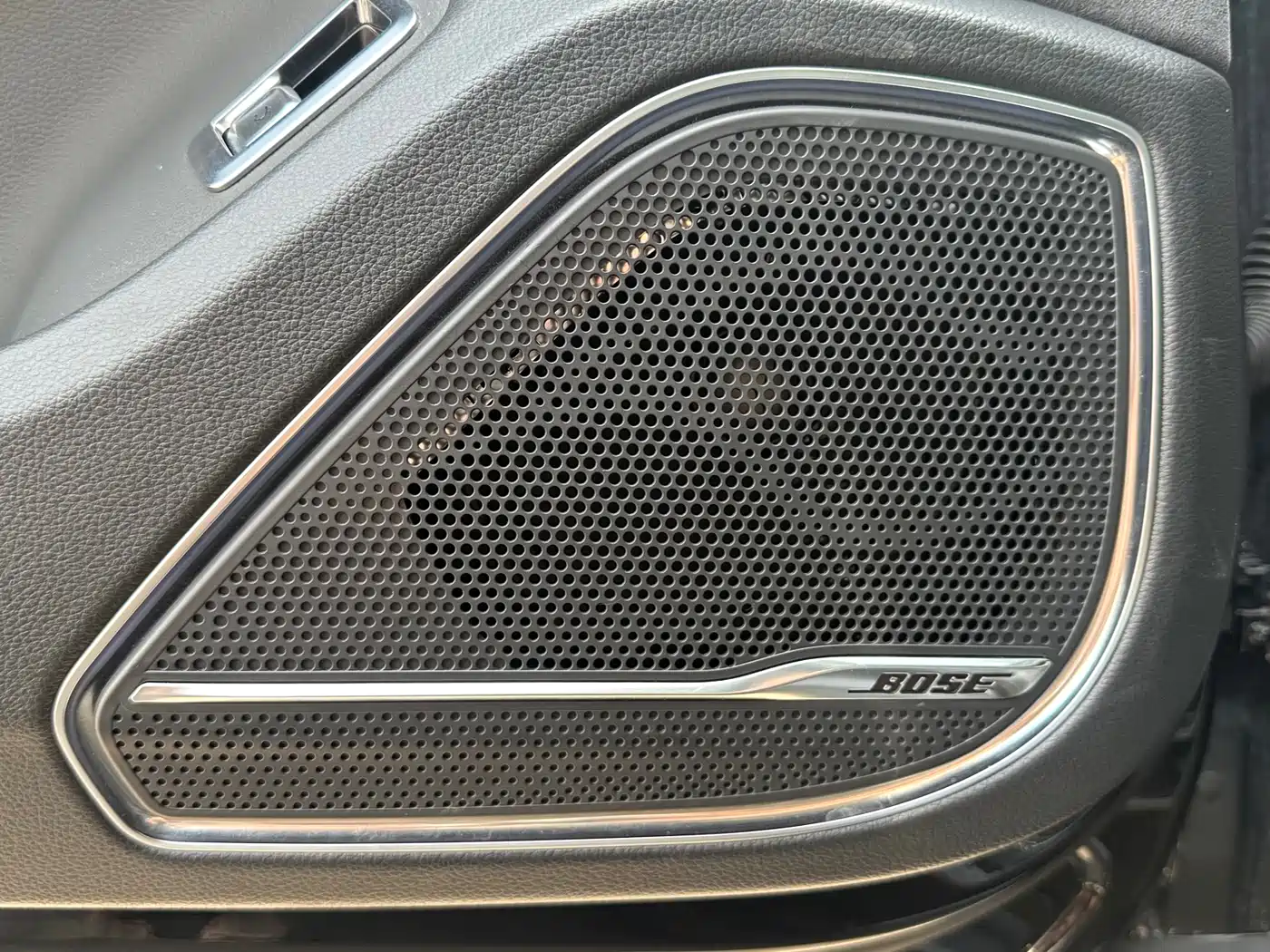 Hongqi H9 2022 2.0T Smart Connect Flag Smooth Edition фото 19