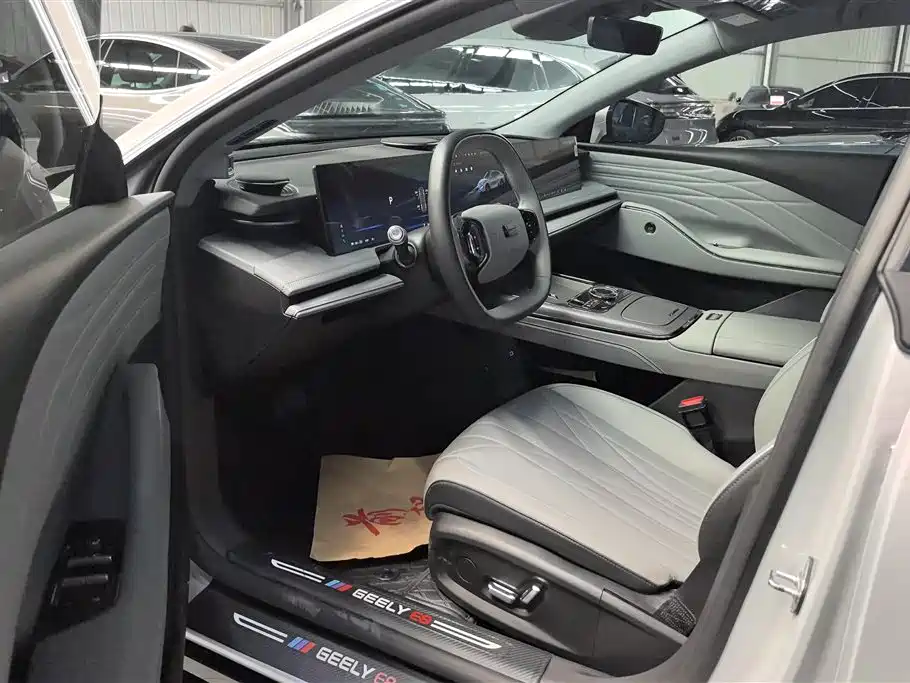 Geely Galaxy Galaxy E8 2025 575km Voyage Smart Drive Edition фото 9