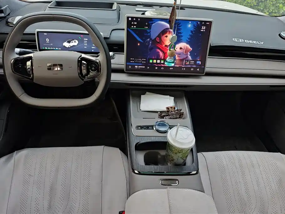 Geely Galaxy Galaxy Xingyao 8 2025 Model 130km EM-i Flagship Edition фото 12
