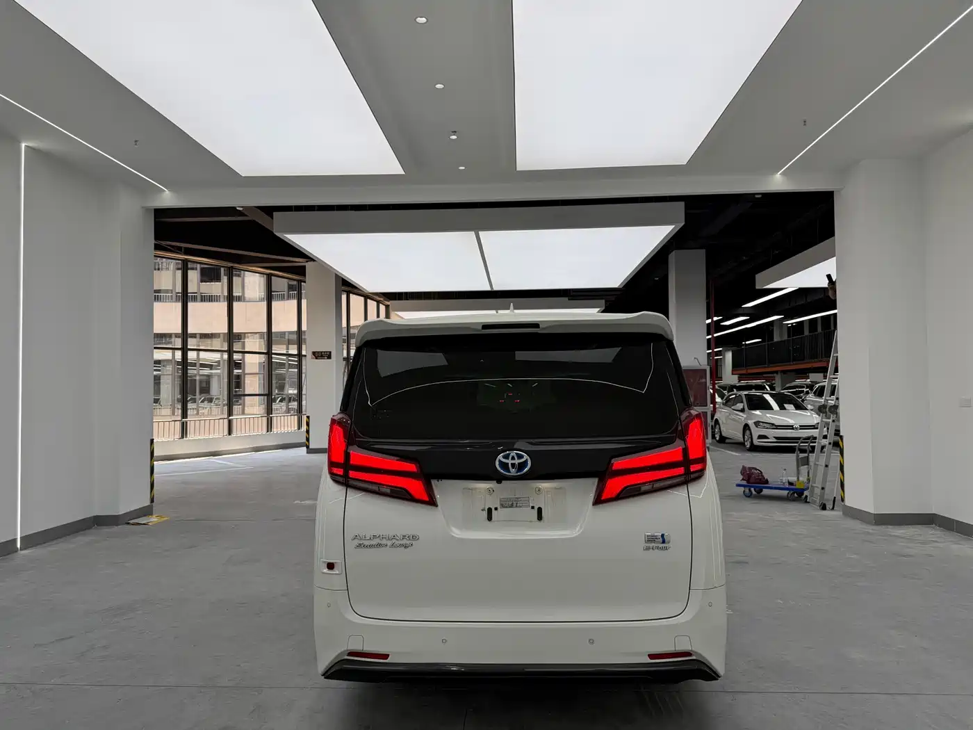 Toyota Alphard 2021 Hybrid 2.5L Premium фото 15