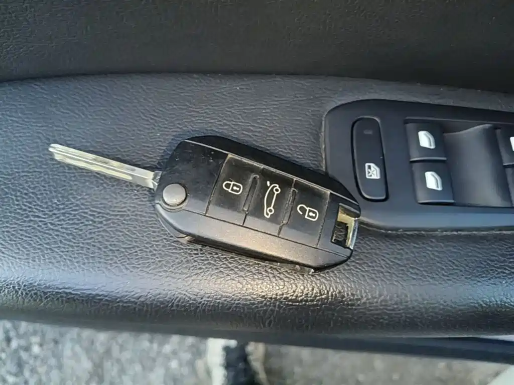 Peugeot 408 2014 1.8L Automatic Luxury Edition фото 9