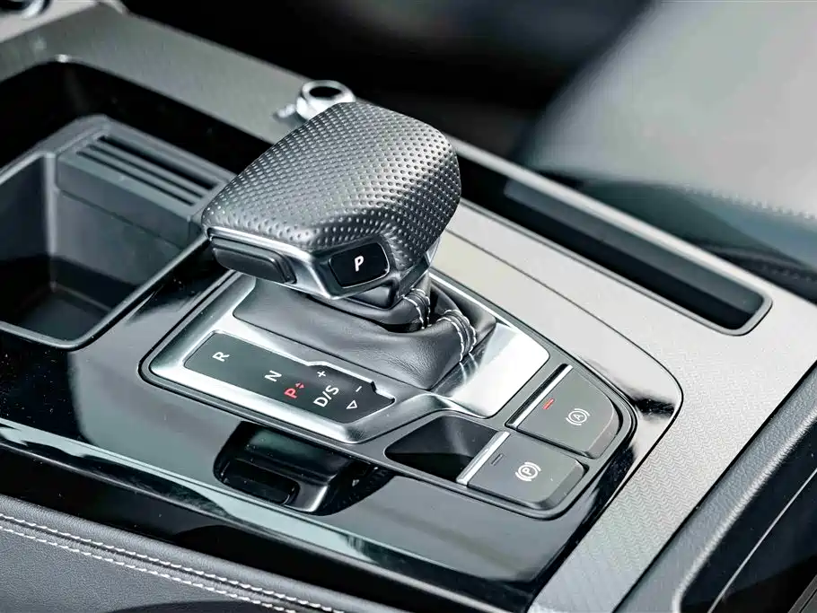 Audi Q5L 2024 Model 45 TFSI Luxury Dynamic фото 12