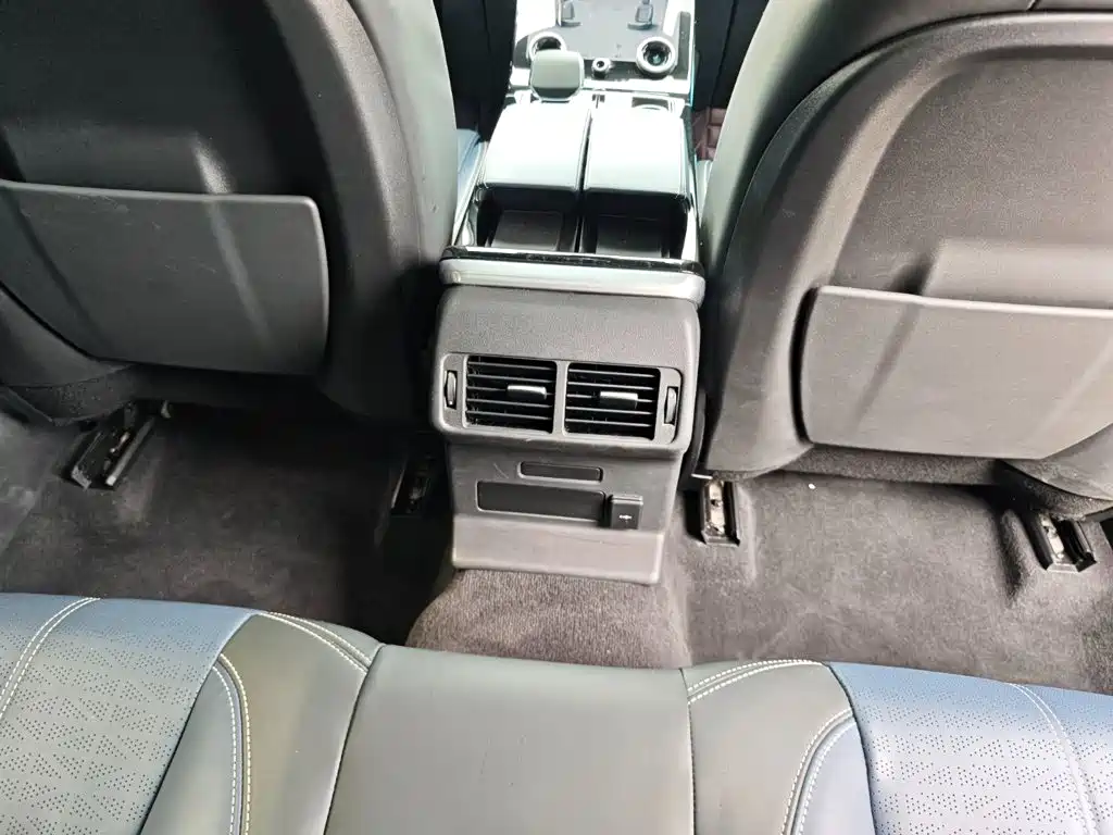 Land Rover Range Rover Velar 2023 2022 250PS Golden Collector's Edition