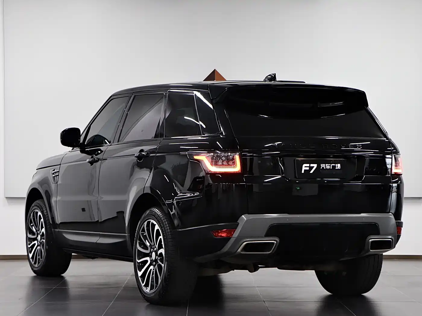 Land Rover Range Rover Sport 2019 3.0 SC V6 Special Edition фото 4