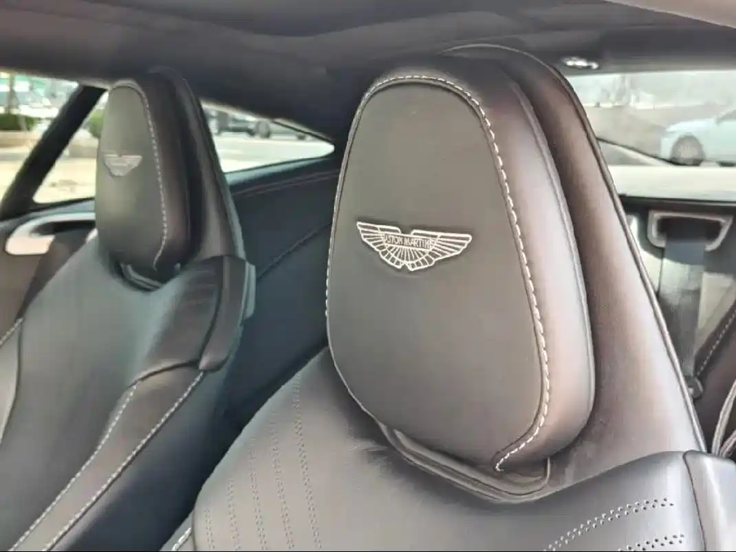 Фото 6 - Aston Martin DB11