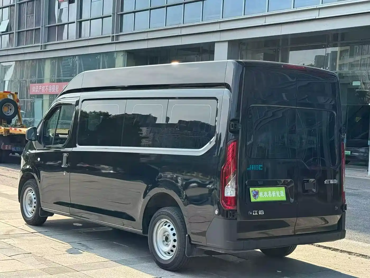 Jiangling E-Fushun 2026 2025 Model Bright Window Version 77kwh Medium Wheelbase Medium Roof