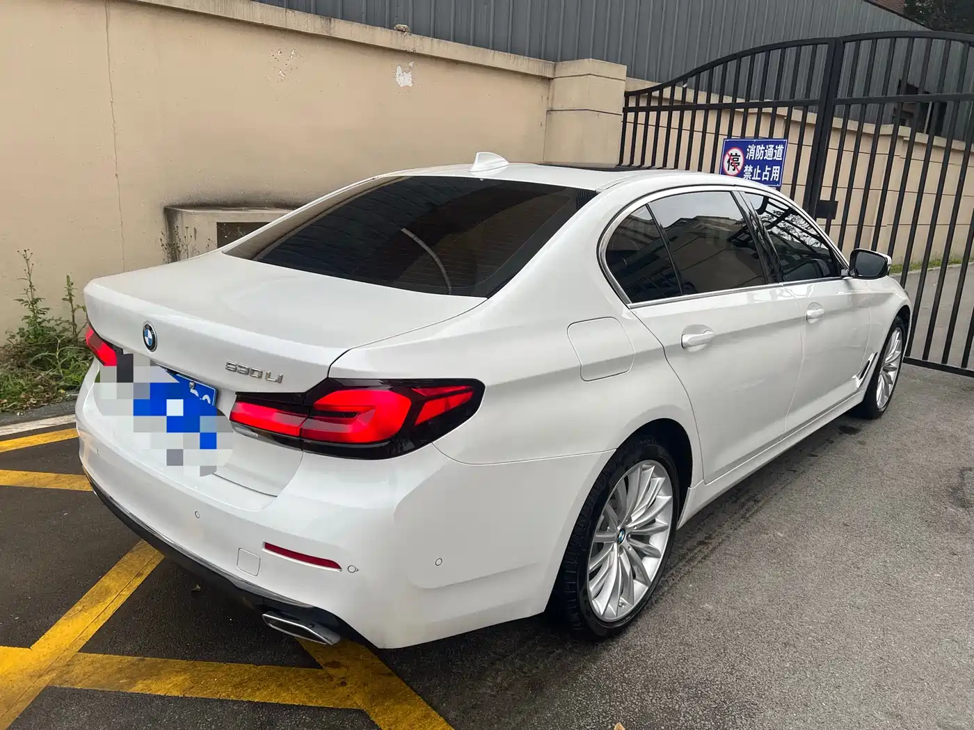 BMW 5 Series 2023 530Li Executive Luxury Package фото 4