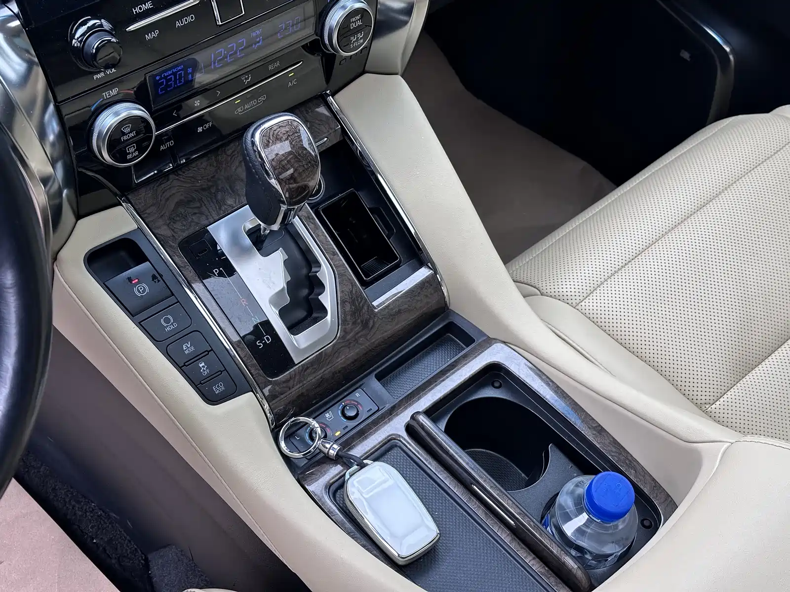 Фото 8 - Toyota Vellfire