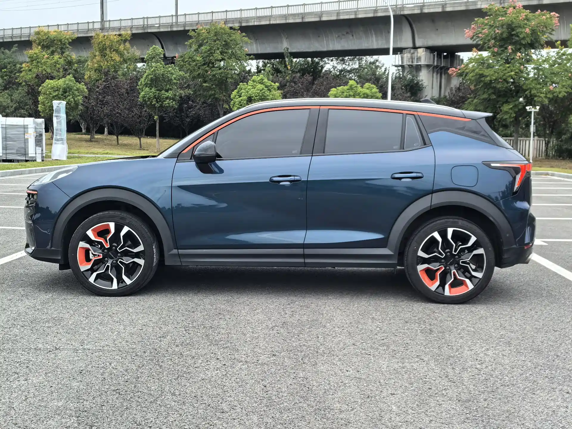 Фото 3 - Lynk & Co 06