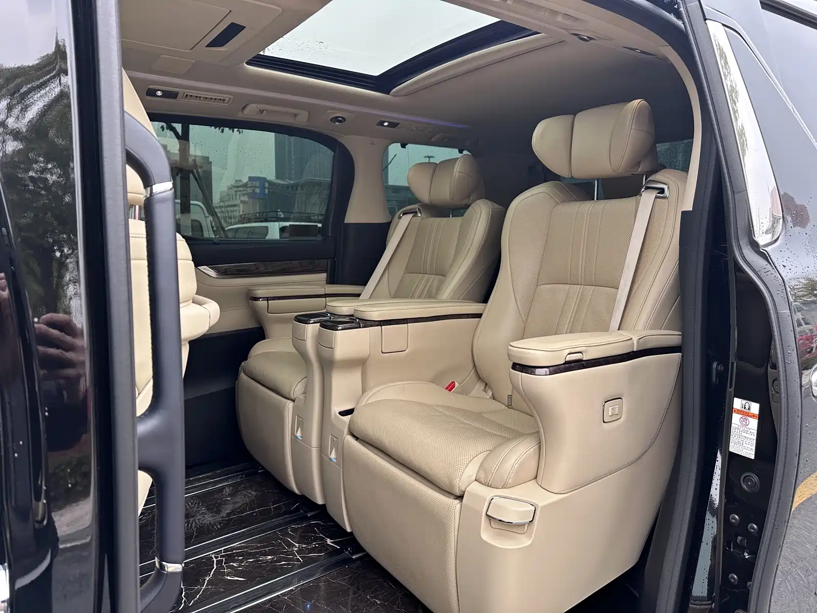 Фото 17 - Toyota Vellfire