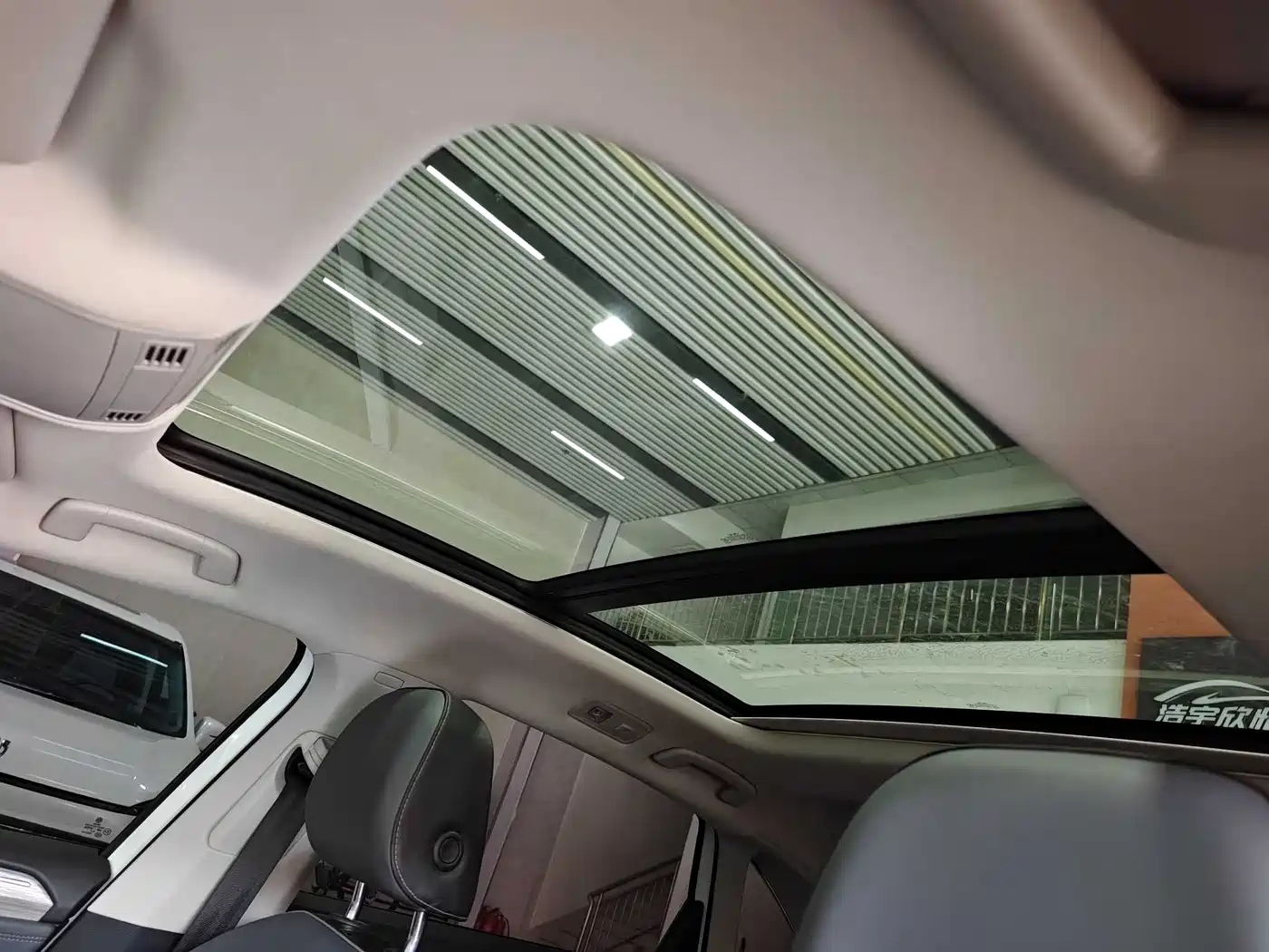 Volkswagen Sagitar 2023 Model Year 280TSI DSG Surpass Edition фото 16