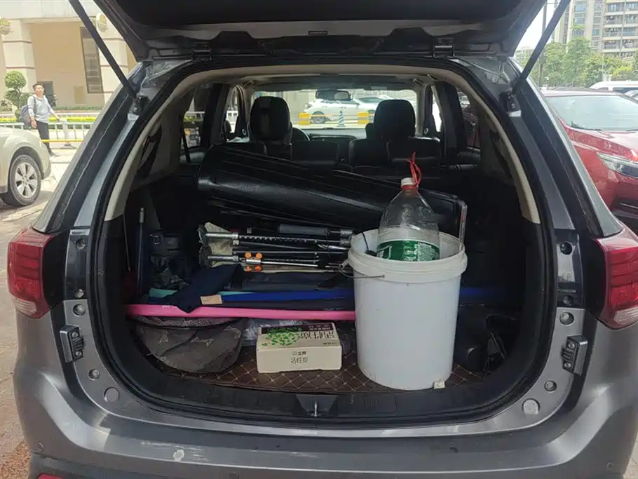 MITSUBISHI OUTLANDER