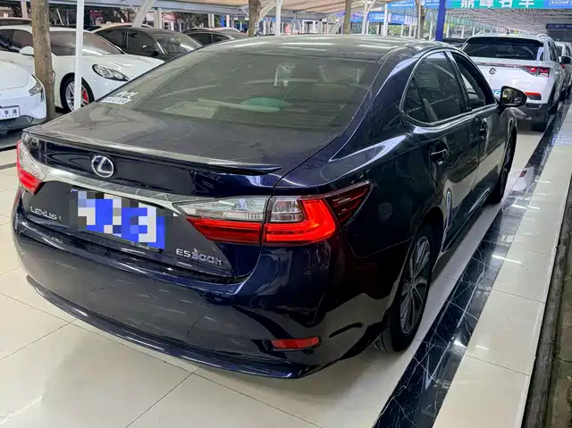 Lexus ES 2015 300h Comfort Edition — фото 2