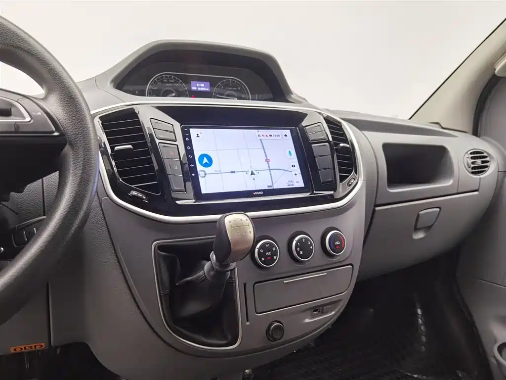 SAIC Maxus Xintu V80 2023 2.0T Manual Classic City Delivery King Short Wheelbase Medium Roof 3 Seats фото 12
