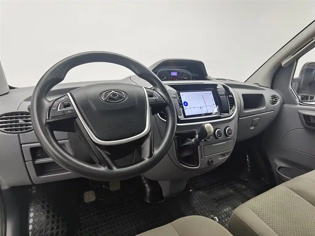 SAIC Maxus Xintu V80 2023 2.0T Manual Classic City Delivery King Short Wheelbase Medium Roof 3 Seats фото 5