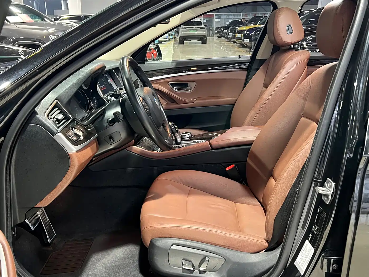 BMW 5 Series 2017 525Li Leading Edition фото 11