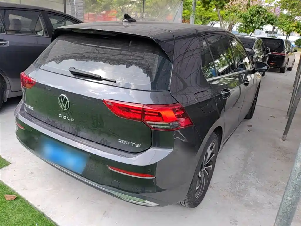VOLKSWAGEN GOLF