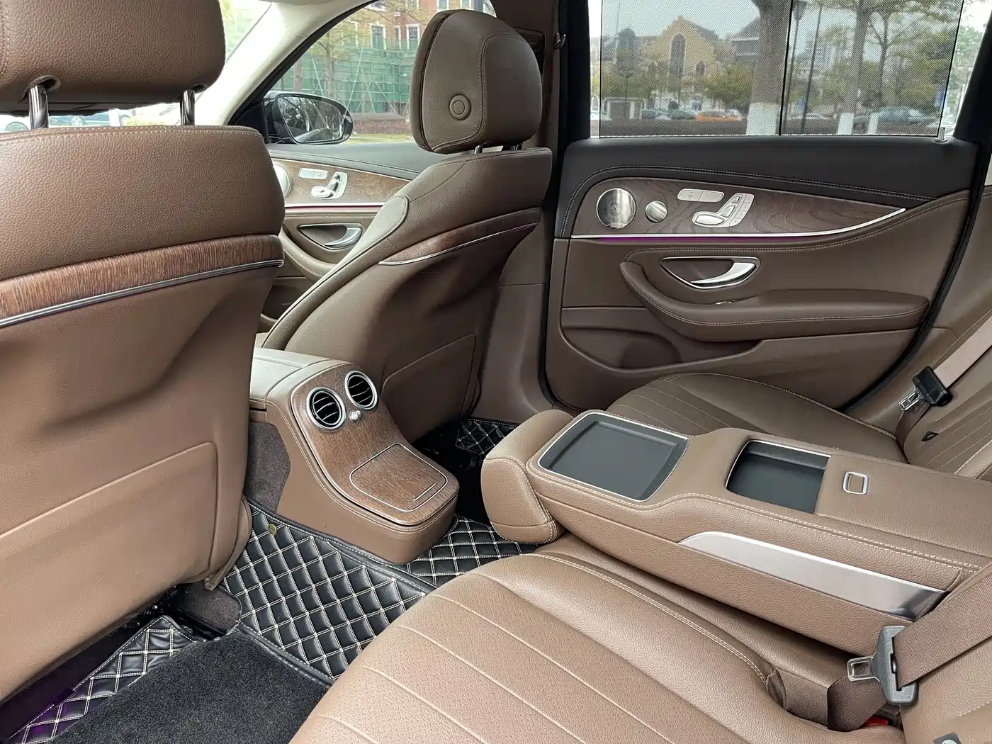 MERCEDES-BENZ E CLASS