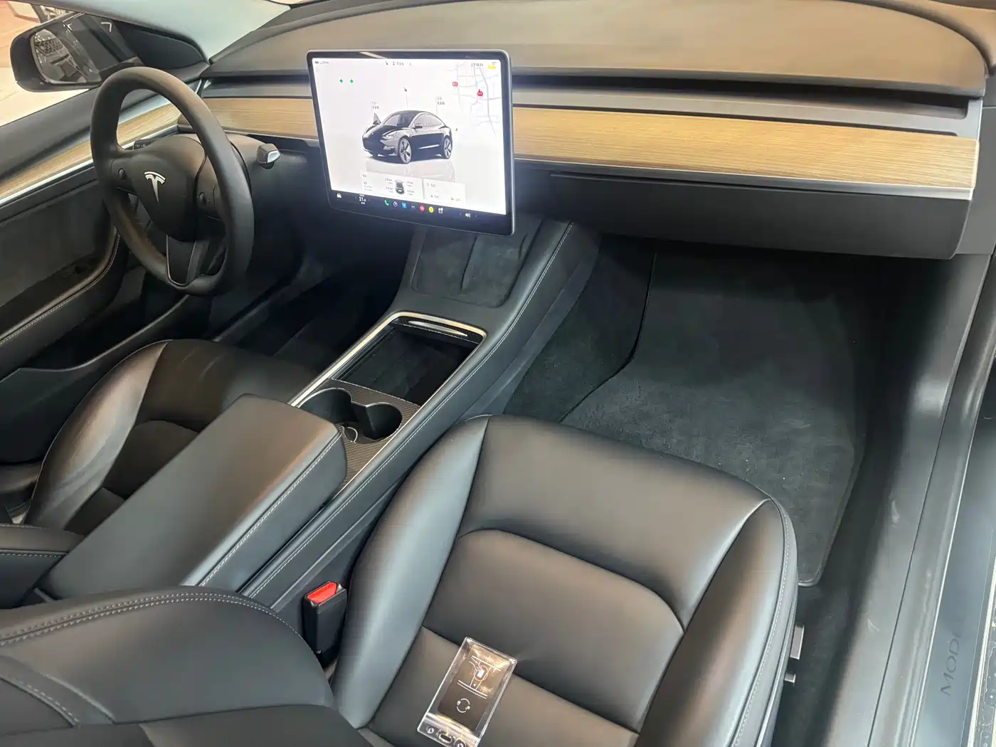 TESLA MODEL 3