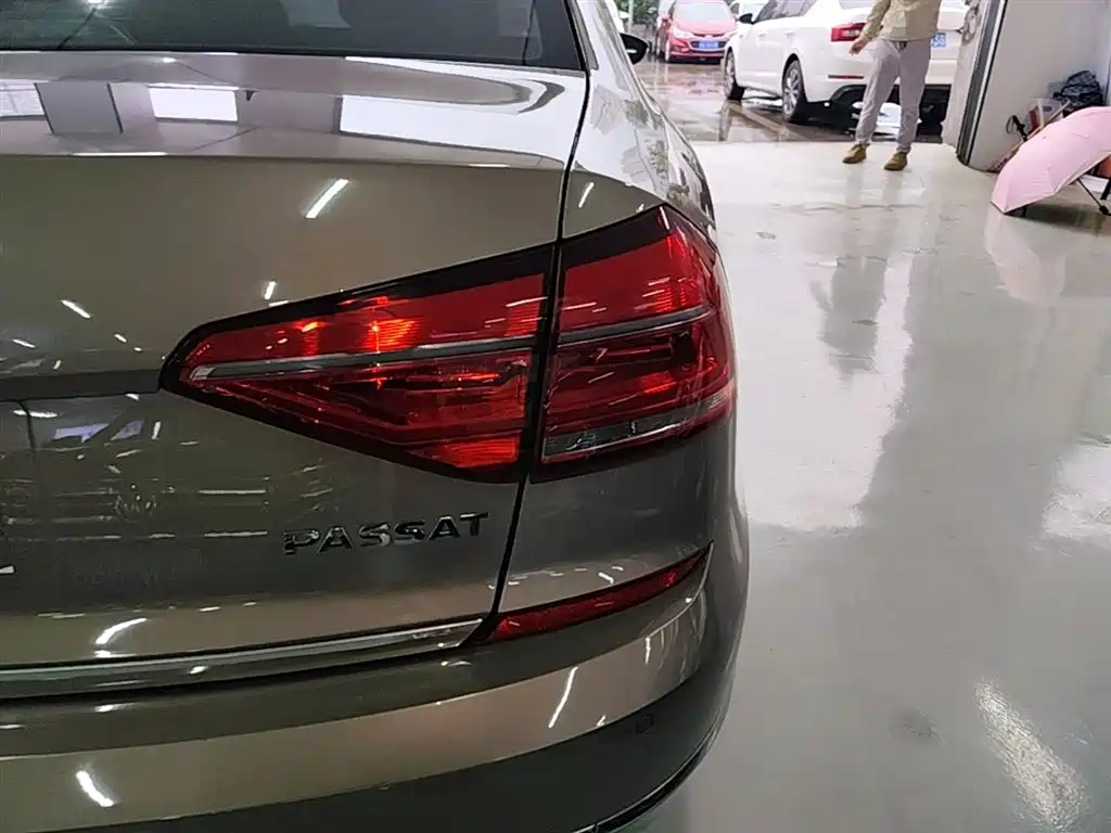Volkswagen Passat 2016 330TSI DSG Honor Edition фото 8