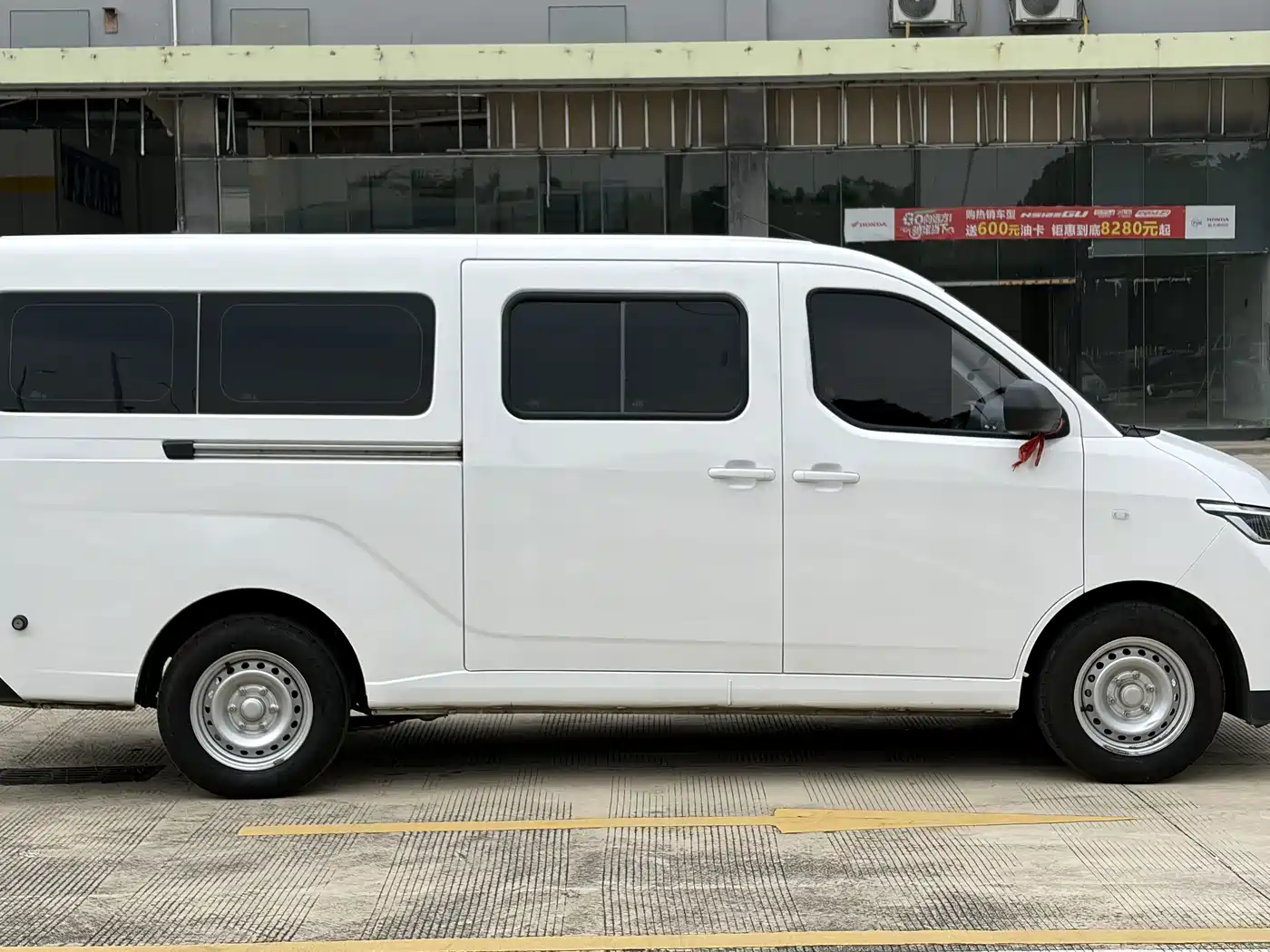 Wuling Motors Wuling Yangguang 2026 2025 400km Bus Comfort Edition