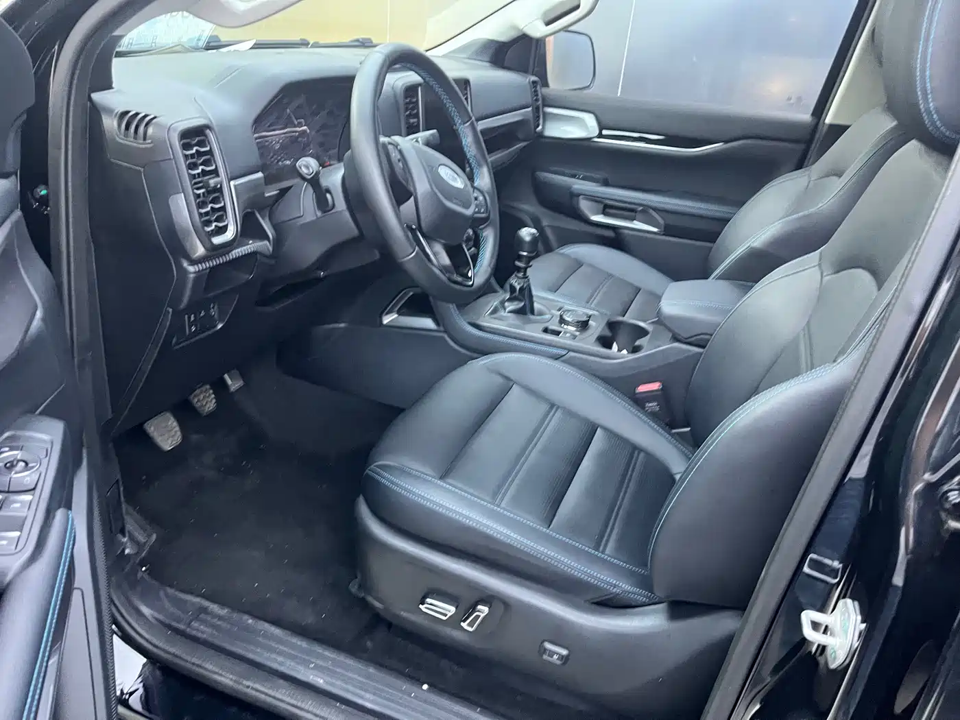 Ford Ranger 2024 2023 Mountain Forest 4WD Manual (Petrol)
