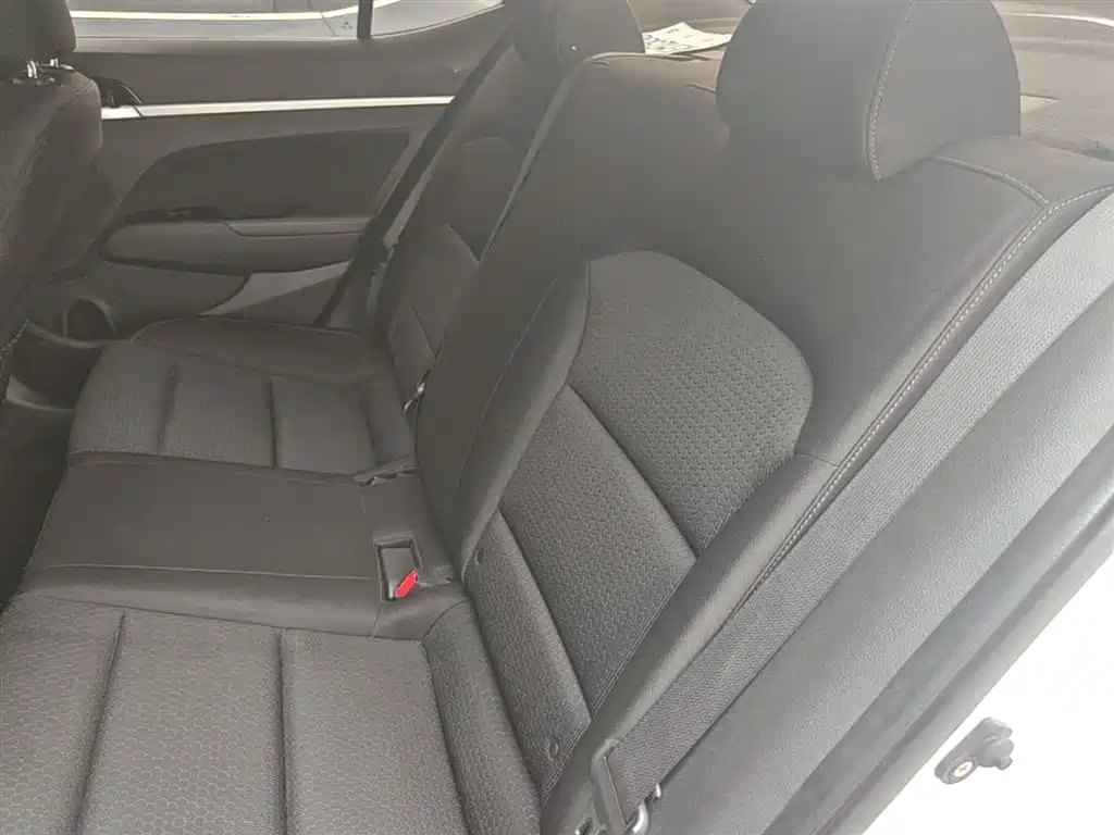 Hyundai Elantra 2016 Model 1.6L Automatic Smart Elite фото 17